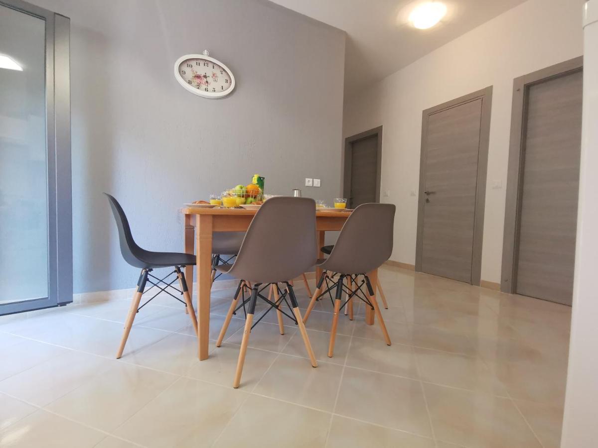 Apartment Pineta With Terrace & Park Wood View プーラ エクステリア 写真